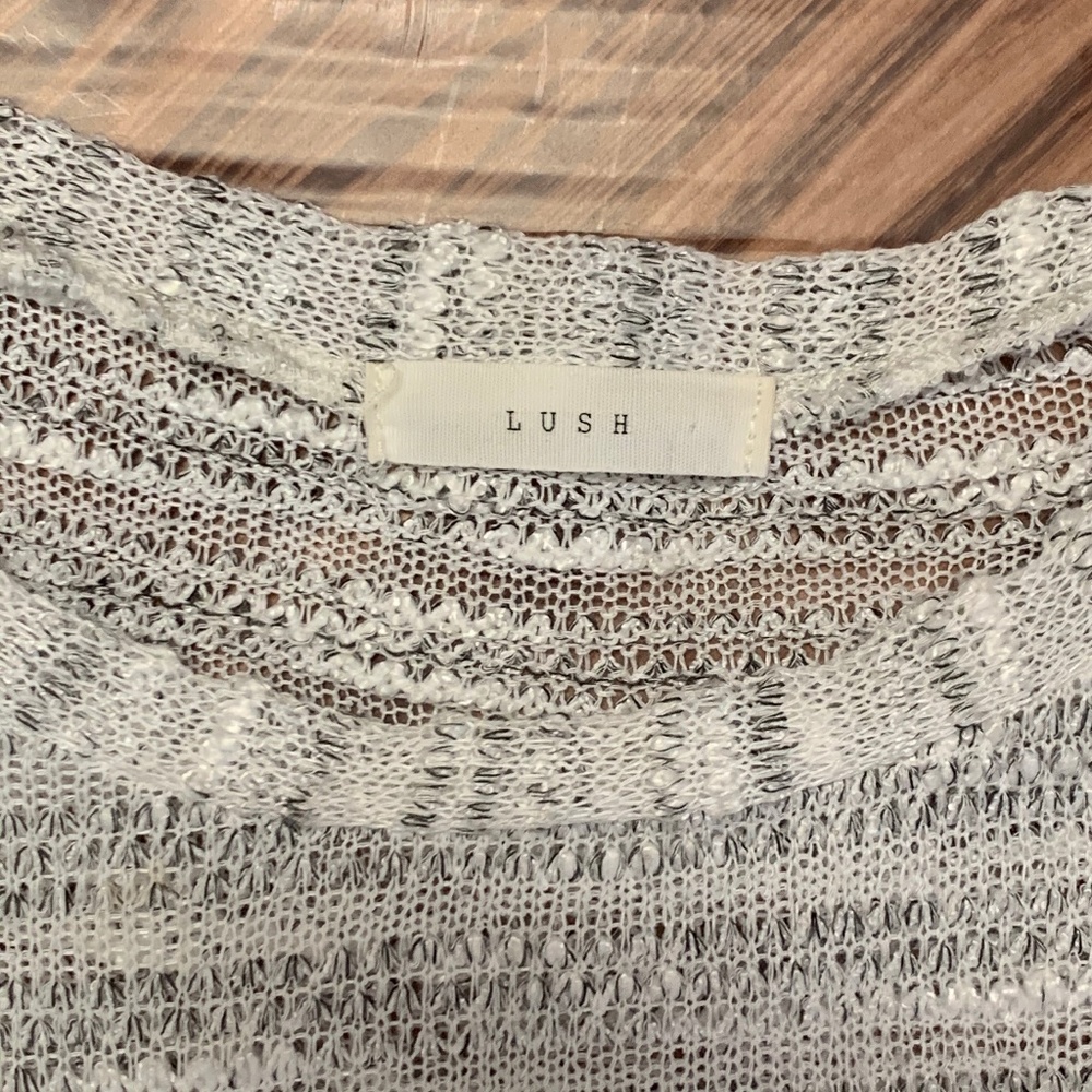 Lush by Anthropologie, Lightweight Knit Crop Top with Tassel Hem, Large - Picture 2 of 8